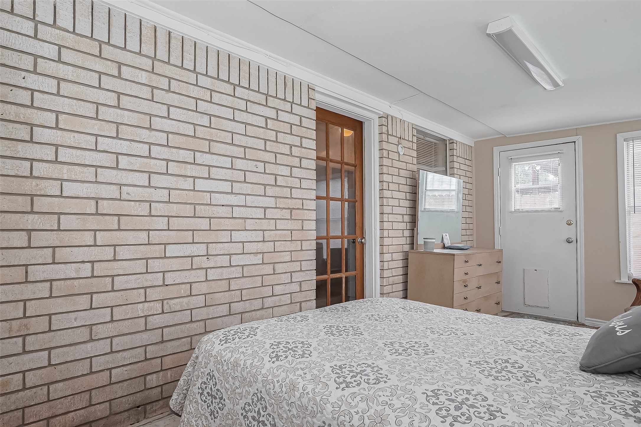 9214 Church Street Needville, TX 77461 - Photo 34 of 44 a bedroom with a bed and a window