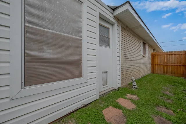 a view of house with backyard