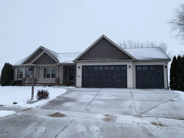 $550,000 | 412 Vista Columbus Wi 53925, Columbus, WI 53925