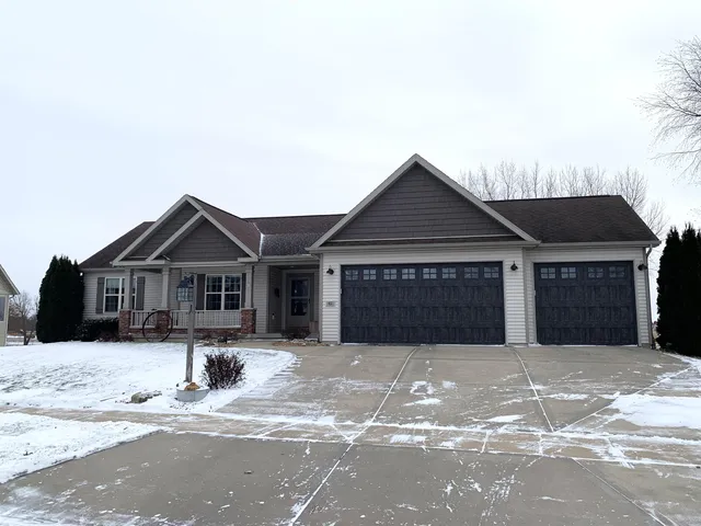 $550,000 | 412 Vista Columbus Wi 53925, Columbus, WI 53925