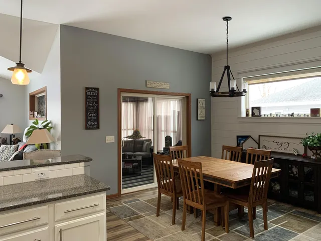 $550,000 | 412 Vista Columbus Wi 53925, Columbus, WI 53925