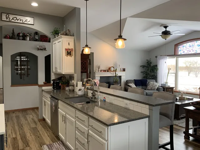 $550,000 | 412 Vista Columbus Wi 53925, Columbus, WI 53925