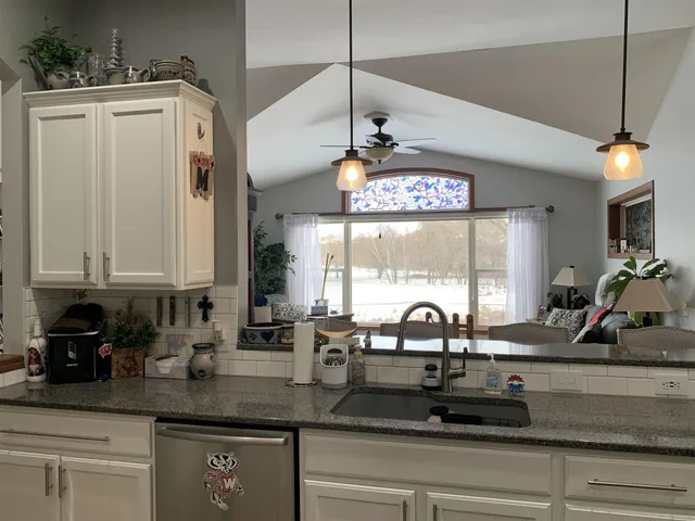 $550,000 | 412 Vista Columbus Wi 53925, Columbus, WI 53925