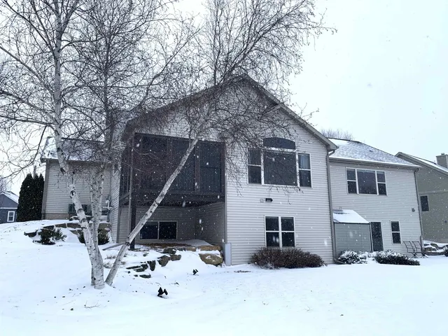 $550,000 | 412 Vista Columbus Wi 53925, Columbus, WI 53925