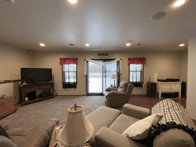 $550,000 | 412 Vista Columbus Wi 53925, Columbus, WI 53925