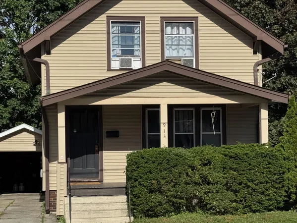 $157,500 | 913 South 21st Street, Manitowoc, WI 54220