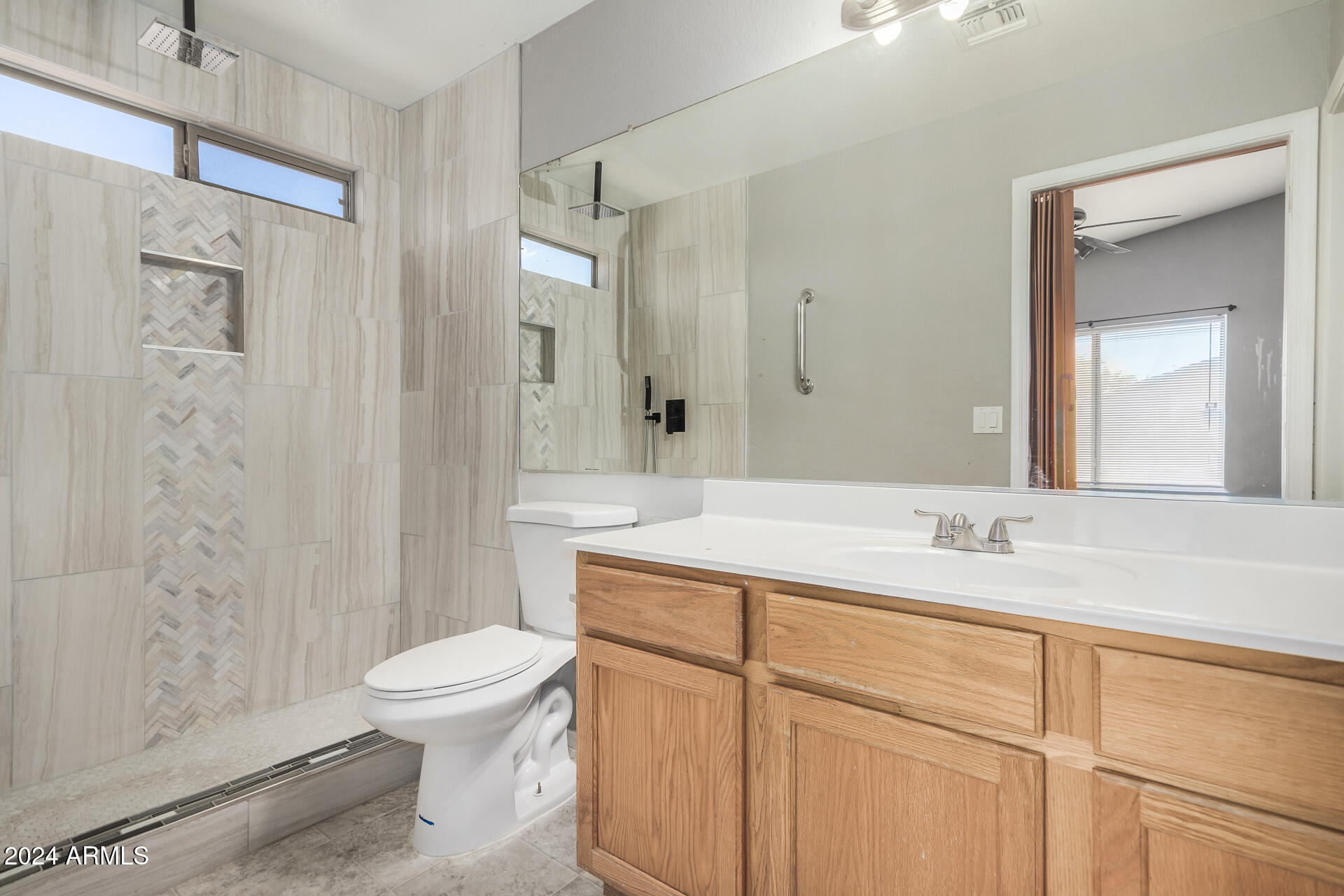 8757 West Griswold Road Peoria, AZ 85345 - Photo 10 of 22 OWNER BATH