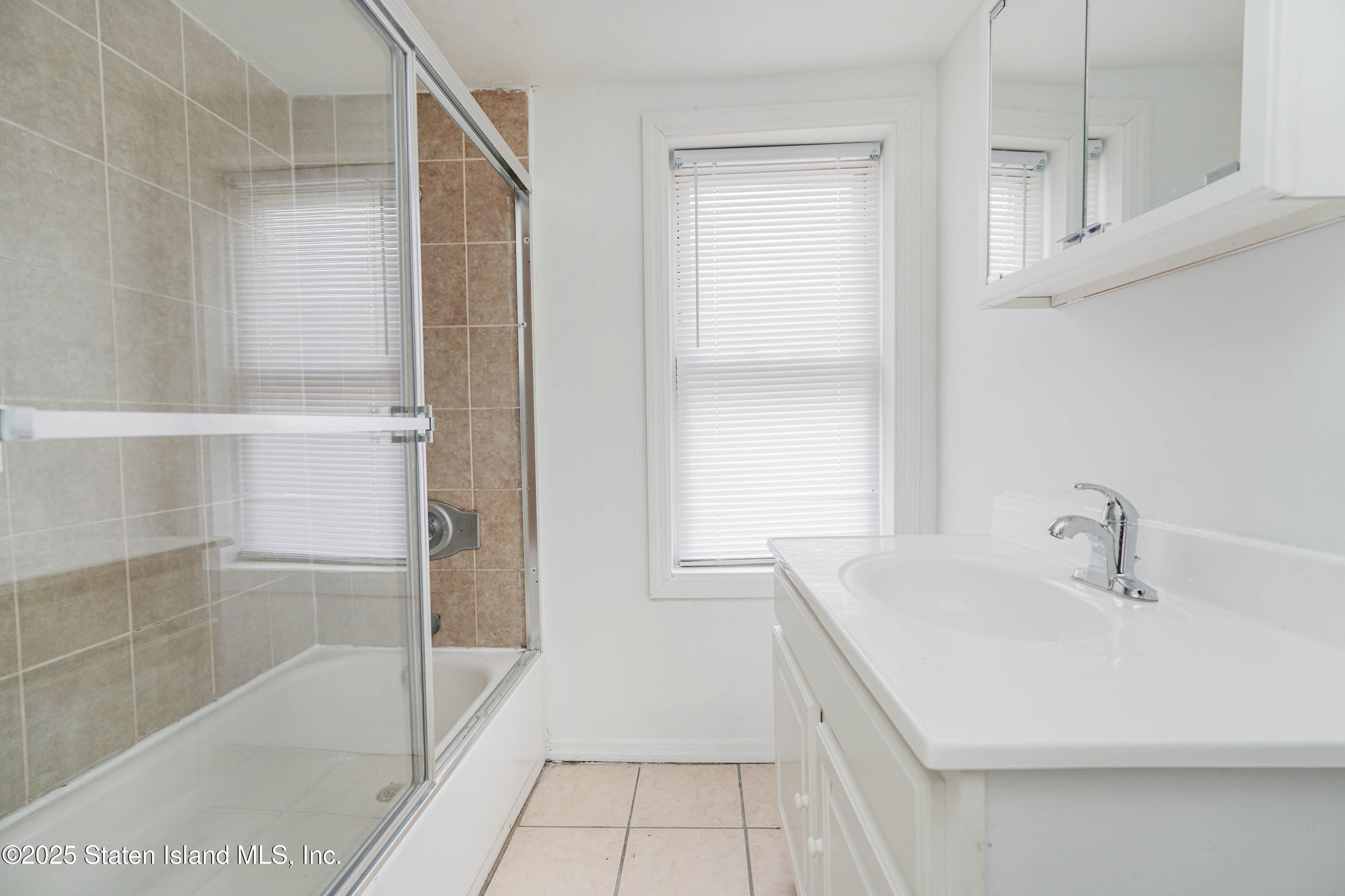 40 Larkin Street Staten Island, NY 10302 - Photo 20 of 36 a bathroom with a bathtub and a sink
