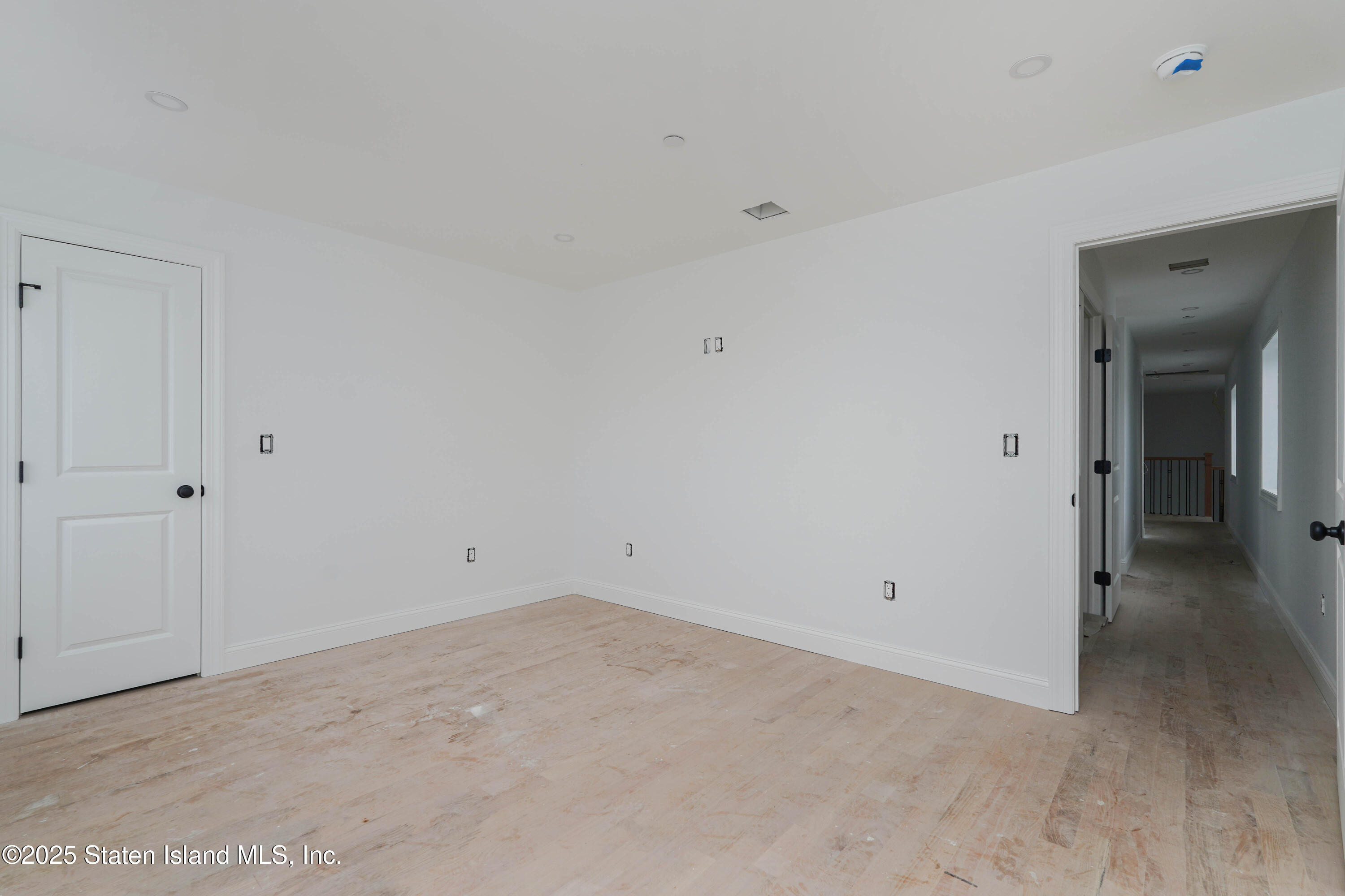 40 Larkin Street Staten Island, NY 10302 - Photo 5 of 36 a view of room