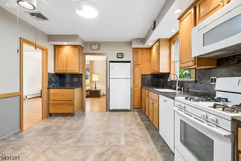 $875,000 | 186 West Northfield Road, Livingston, NJ 07039