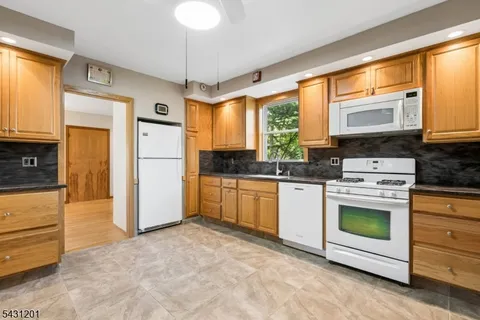$875,000 | 186 West Northfield Road, Livingston, NJ 07039