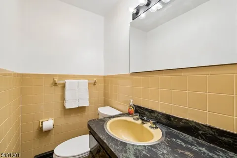 $875,000 | 186 West Northfield Road, Livingston, NJ 07039