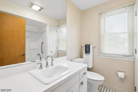$875,000 | 186 West Northfield Road, Livingston, NJ 07039