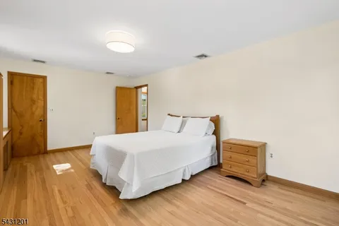 $875,000 | 186 West Northfield Road, Livingston, NJ 07039