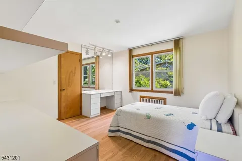 $875,000 | 186 West Northfield Road, Livingston, NJ 07039