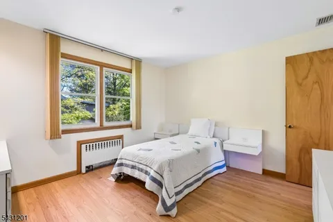 $875,000 | 186 West Northfield Road, Livingston, NJ 07039