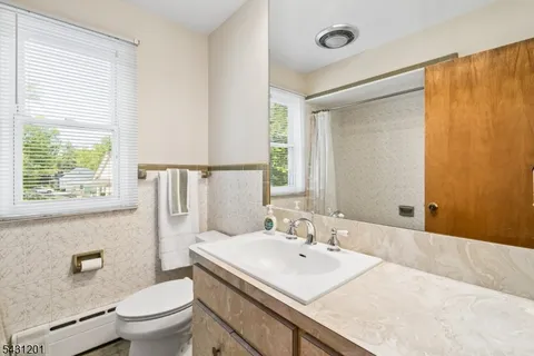 $875,000 | 186 West Northfield Road, Livingston, NJ 07039