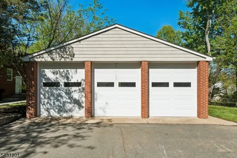 $875,000 | 186 West Northfield Road, Livingston, NJ 07039