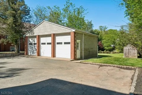 $875,000 | 186 West Northfield Road, Livingston, NJ 07039