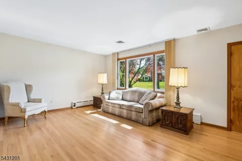 $875,000 | 186 West Northfield Road, Livingston, NJ 07039