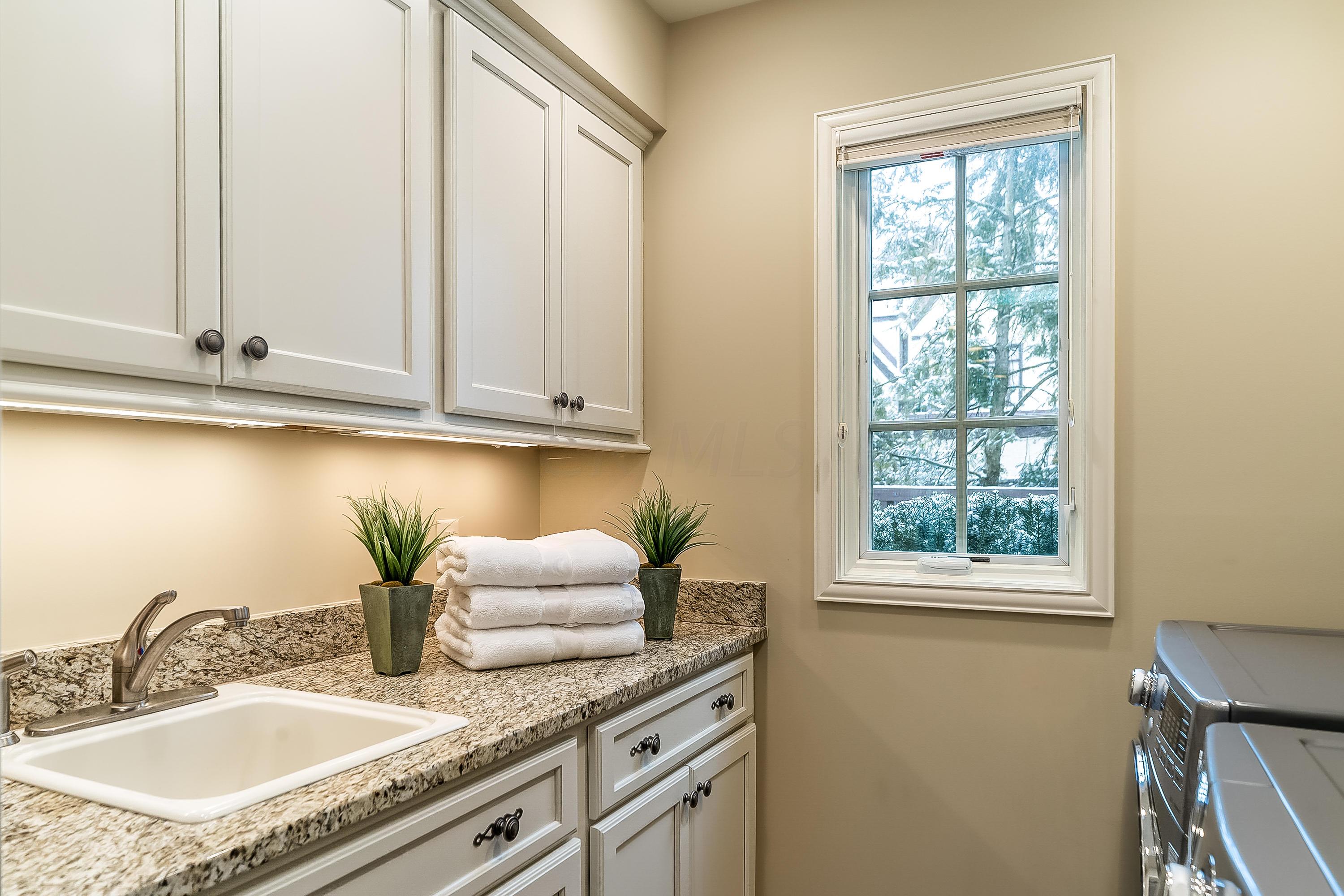 2077 Elgin Road Upper Arlington, OH 43221 - Photo 13 of 38