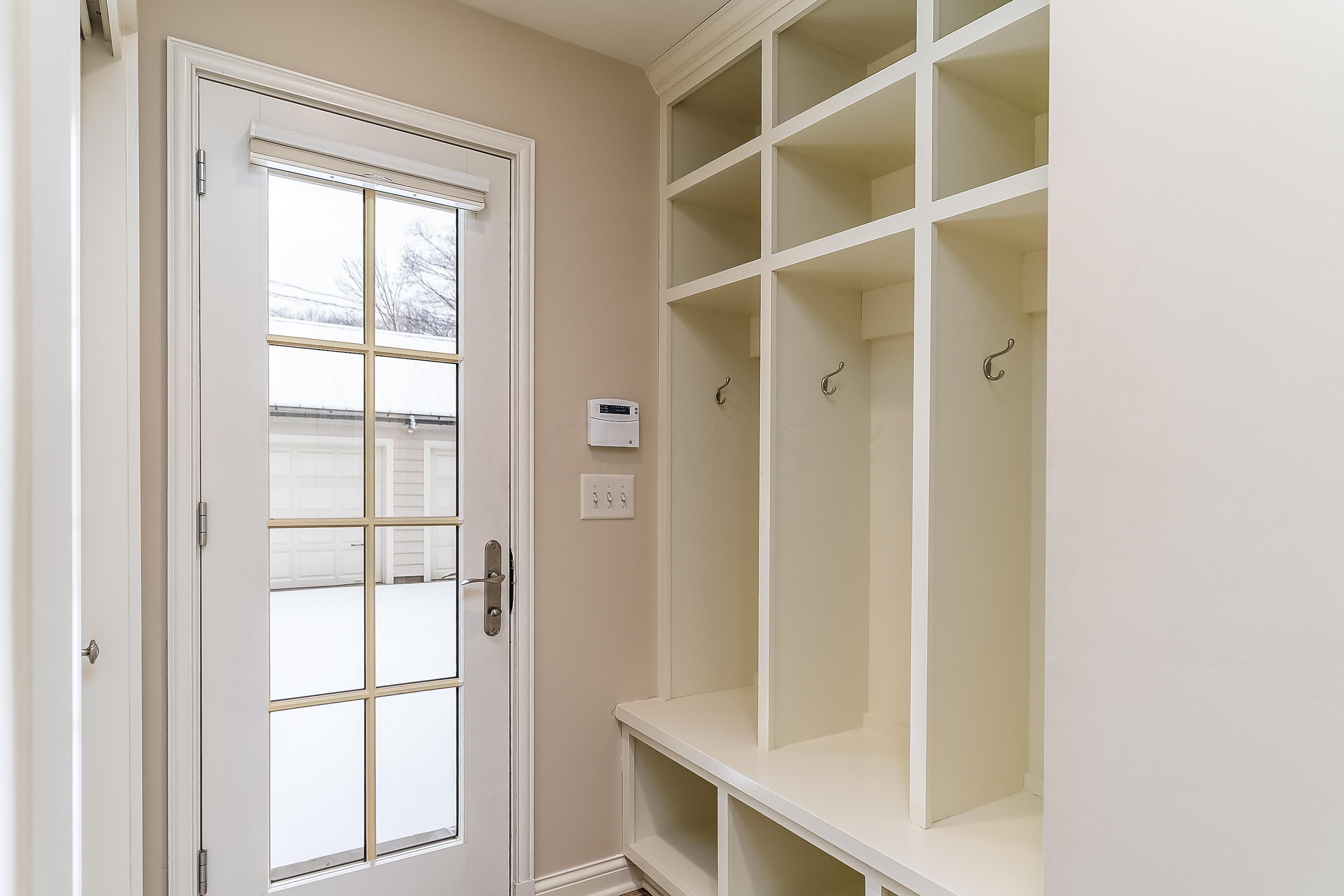 2077 Elgin Road Upper Arlington, OH 43221 - Photo 15 of 38