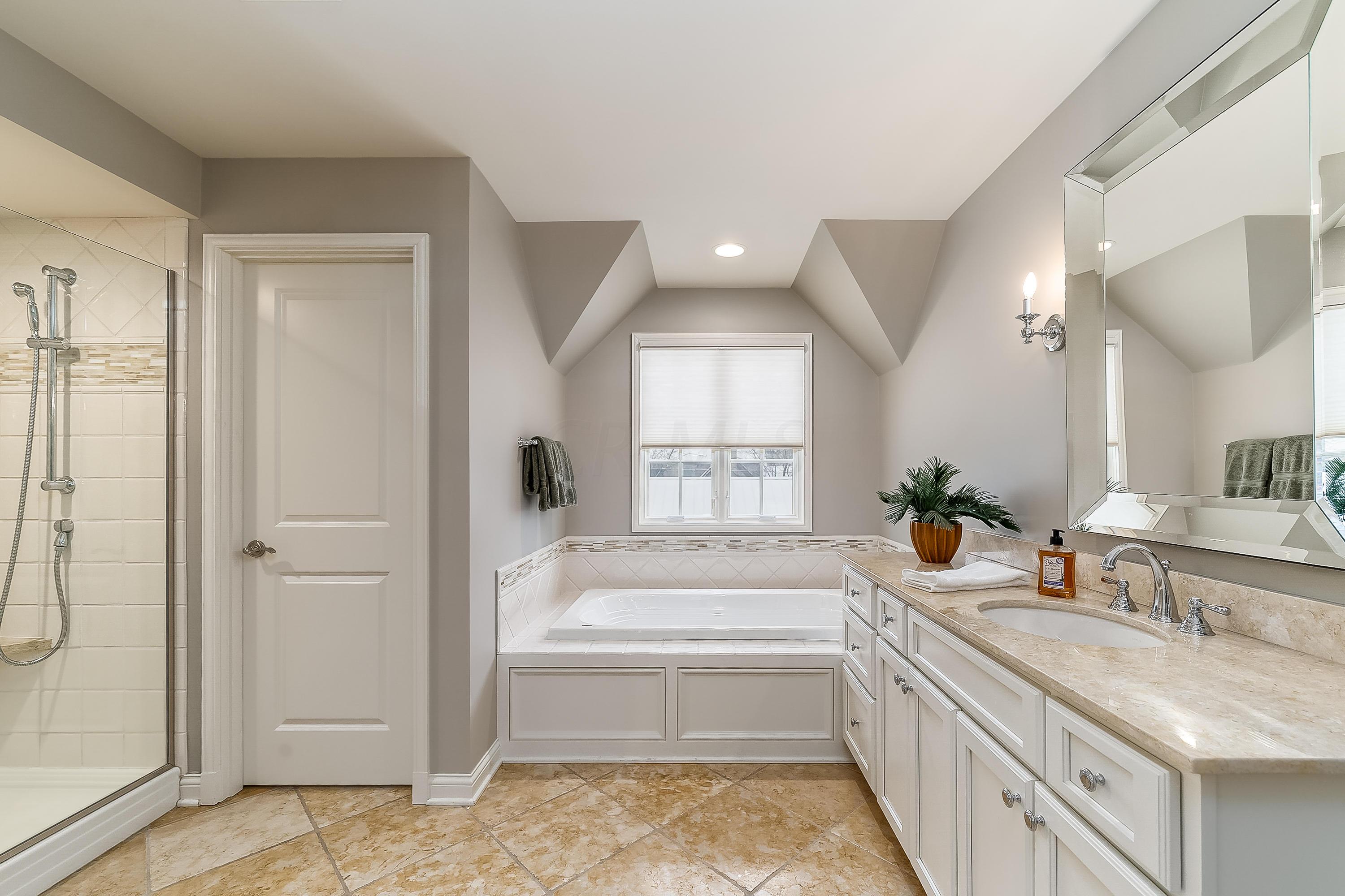 2077 Elgin Road Upper Arlington, OH 43221 - Photo 20 of 38