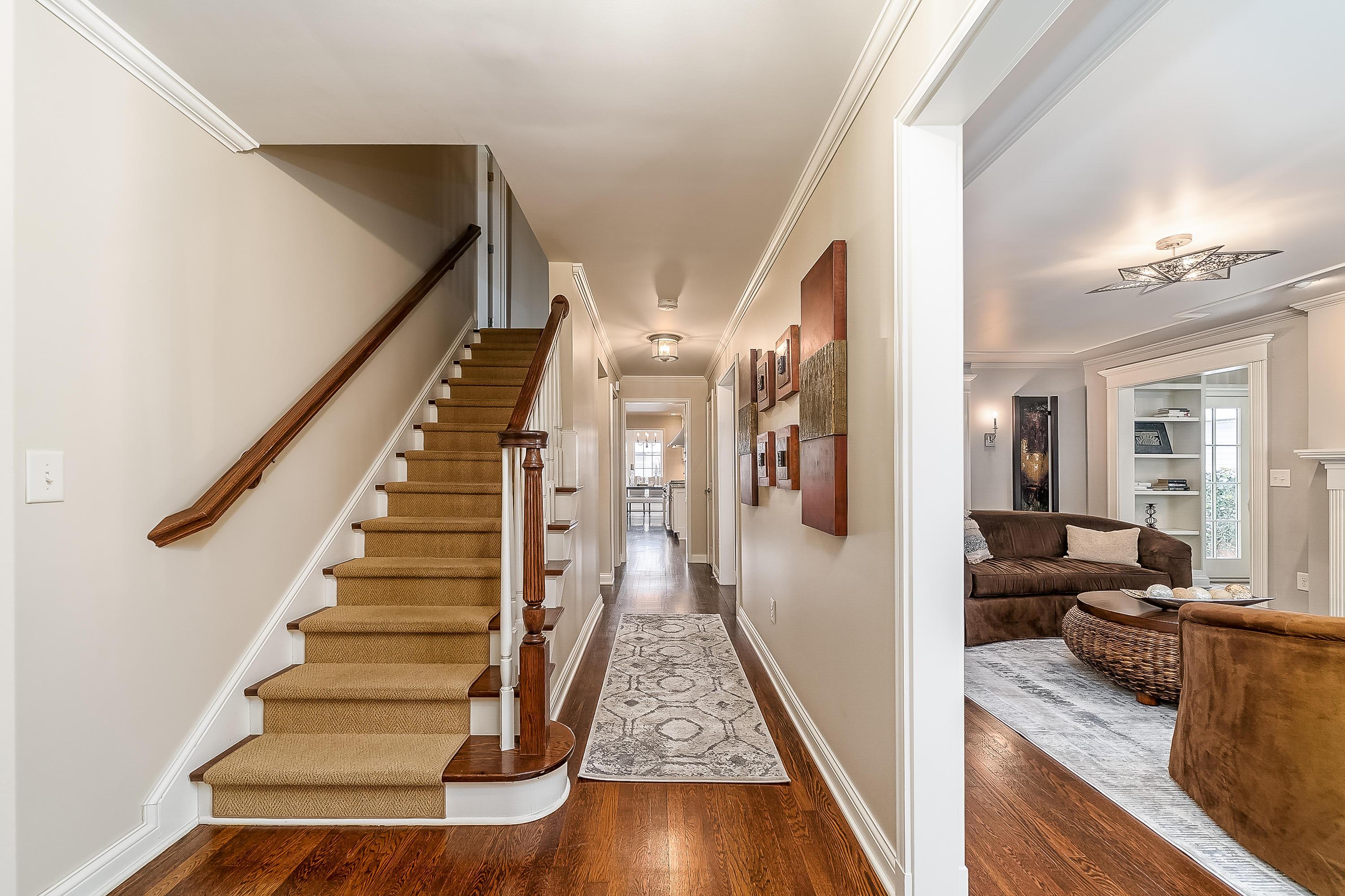 2077 Elgin Road Upper Arlington, OH 43221 - Photo 2 of 38
