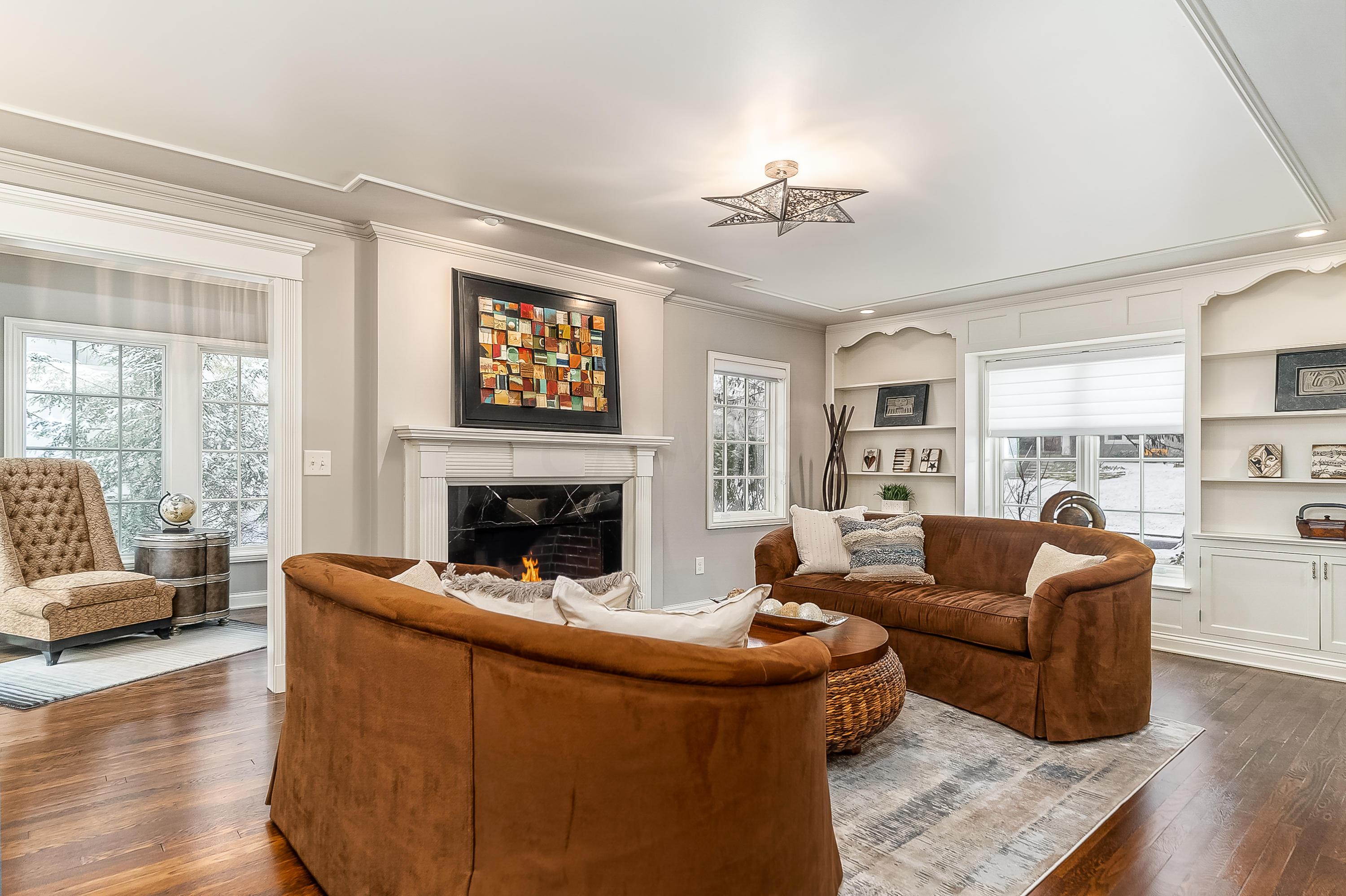2077 Elgin Road Upper Arlington, OH 43221 - Photo 3 of 38