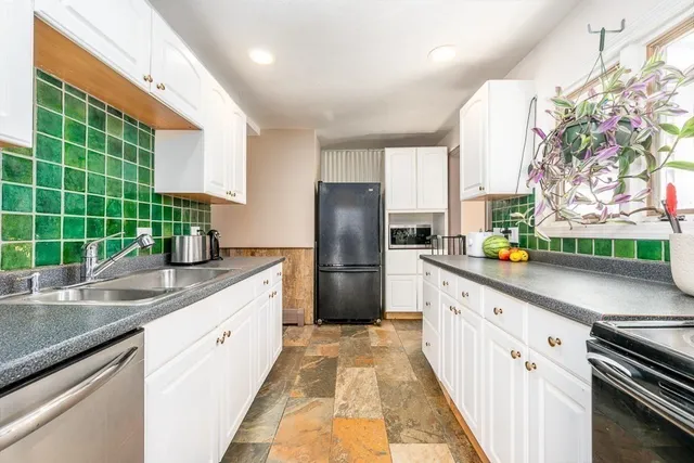 $554,500 | 6 Santuit Pond Road, Mashpee, MA 02649