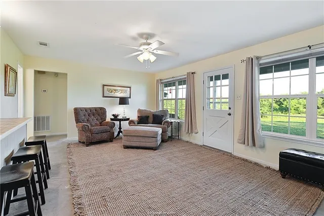 $2,750 | 9776 Calhoun Road, Bryan, TX 77808