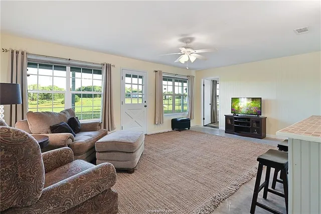 $2,750 | 9776 Calhoun Road, Bryan, TX 77808