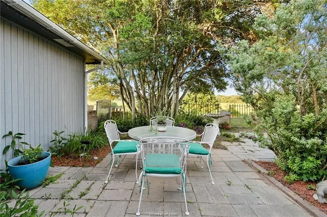 $2,750 | 9776 Calhoun Road, Bryan, TX 77808