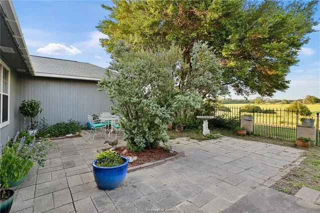 $2,750 | 9776 Calhoun Road, Bryan, TX 77808