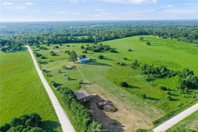 $2,750 | 9776 Calhoun Road, Bryan, TX 77808