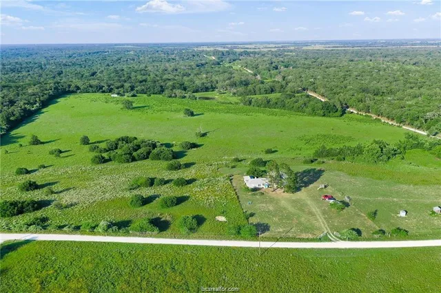 $2,750 | 9776 Calhoun Road, Bryan, TX 77808