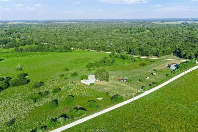 $2,750 | 9776 Calhoun Road, Bryan, TX 77808