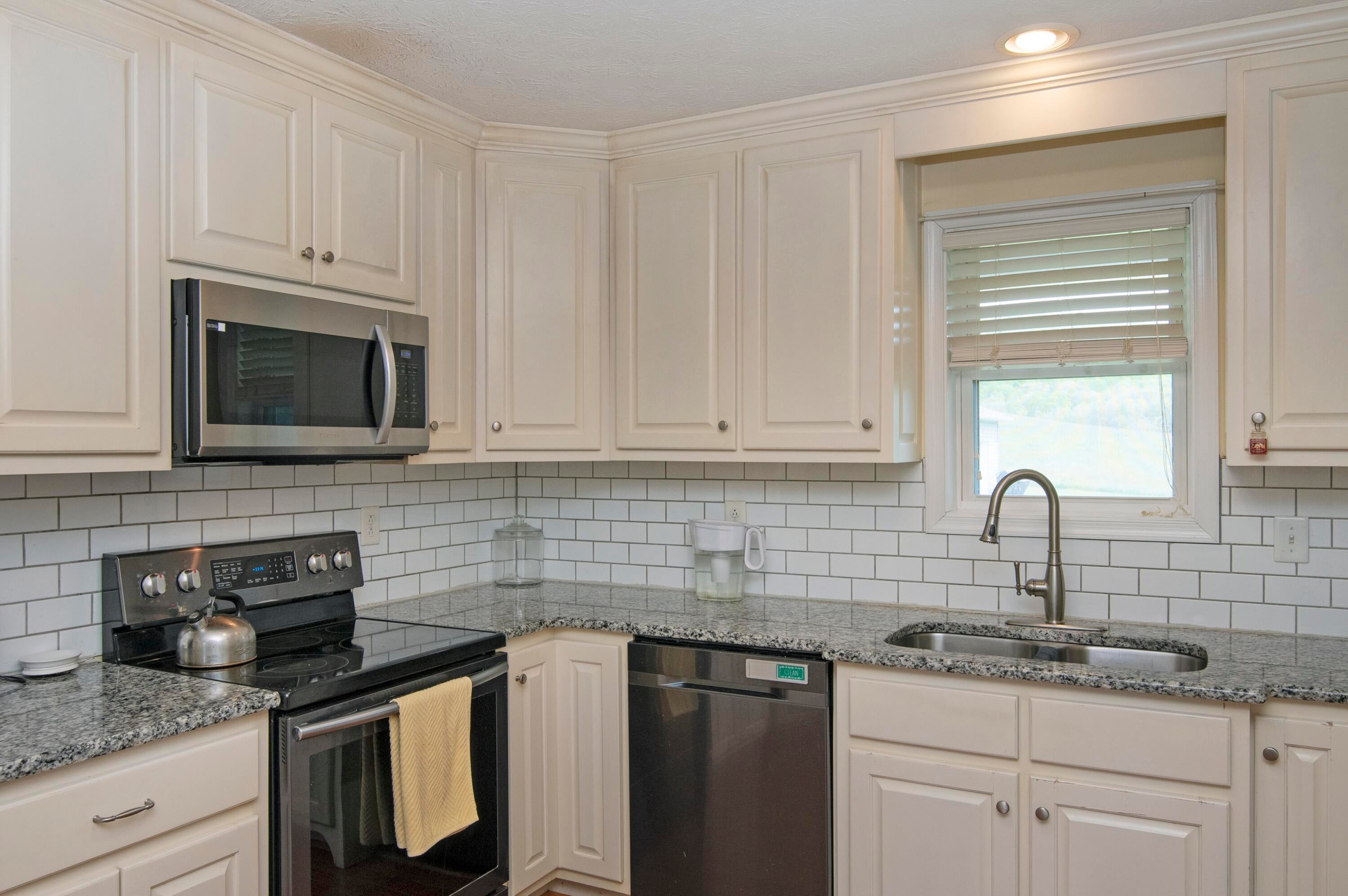 5882 Lockbridge Road Meadow Bridge, WV 25976 - Photo 24 of 68 Kitchen