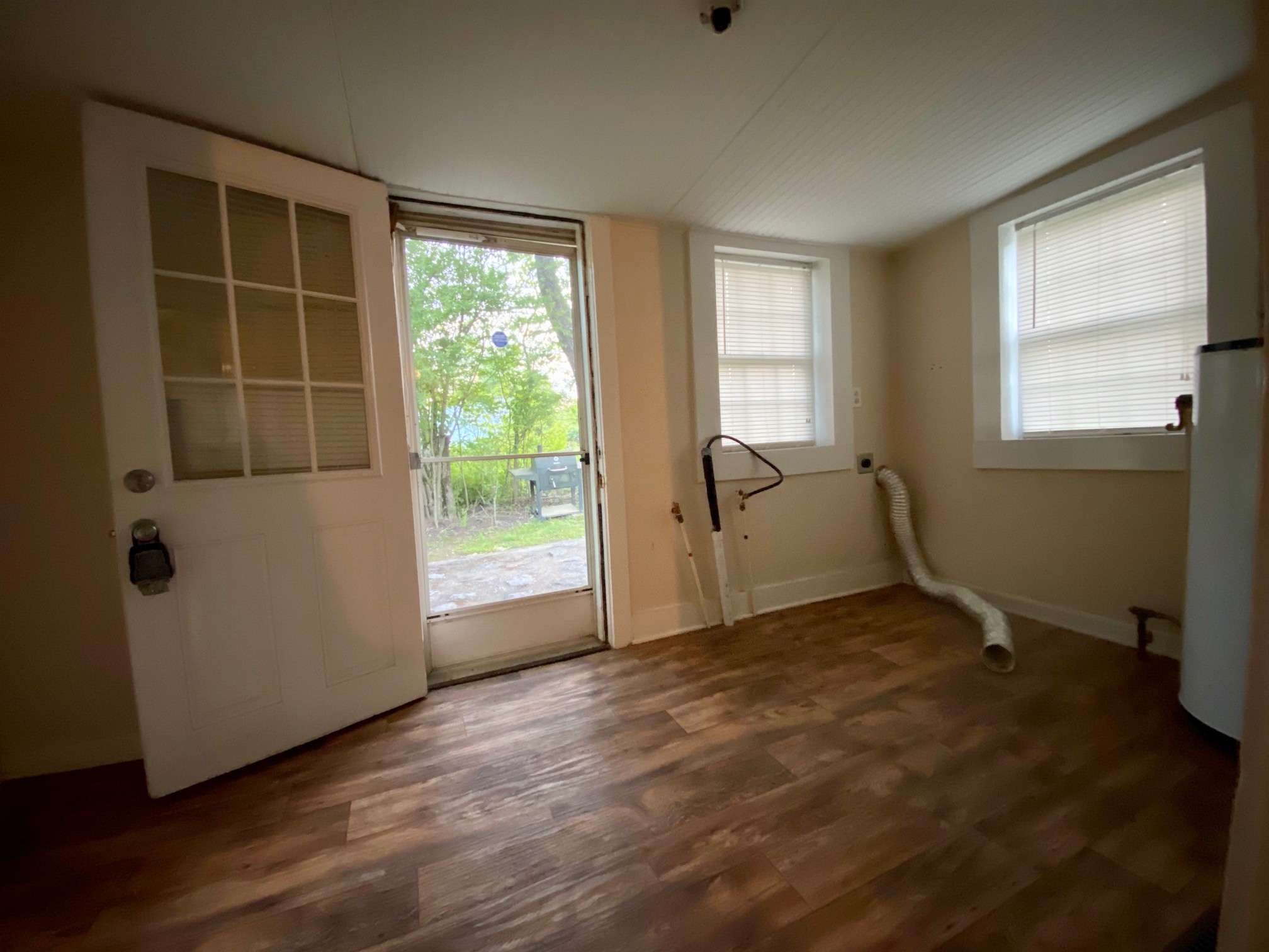 610 Days Road Lafayette, TN 37083 - Photo 12 of 13 an empty room with windows