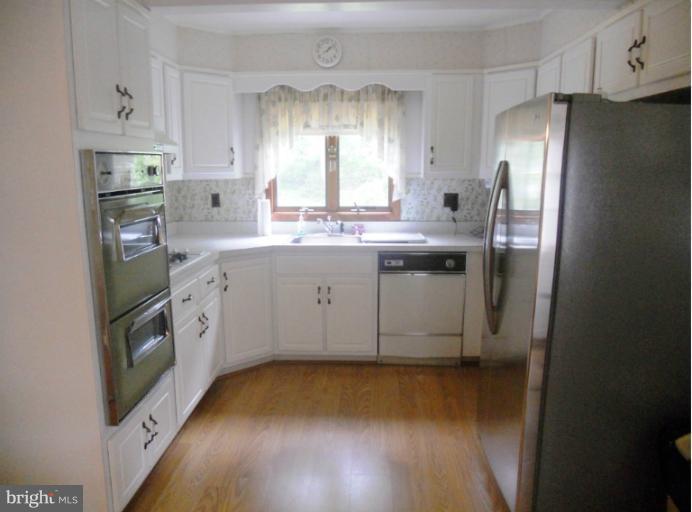8116 Ridgely Oak Road Parkville, MD 21234 - Photo 17 of 27 Kitchen