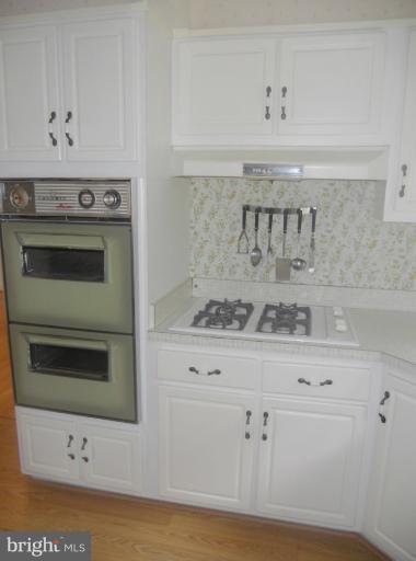 8116 Ridgely Oak Road Parkville, MD 21234 - Photo 3 of 27 Kitchen
