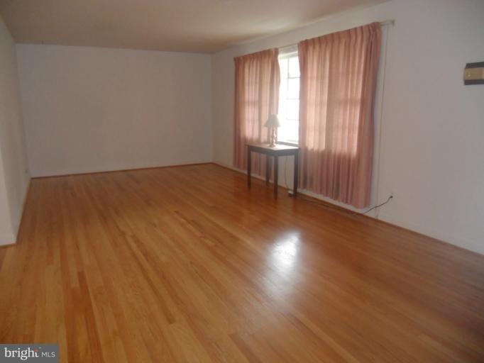 8116 Ridgely Oak Road Parkville, MD 21234 - Photo 26 of 27 Living Room
