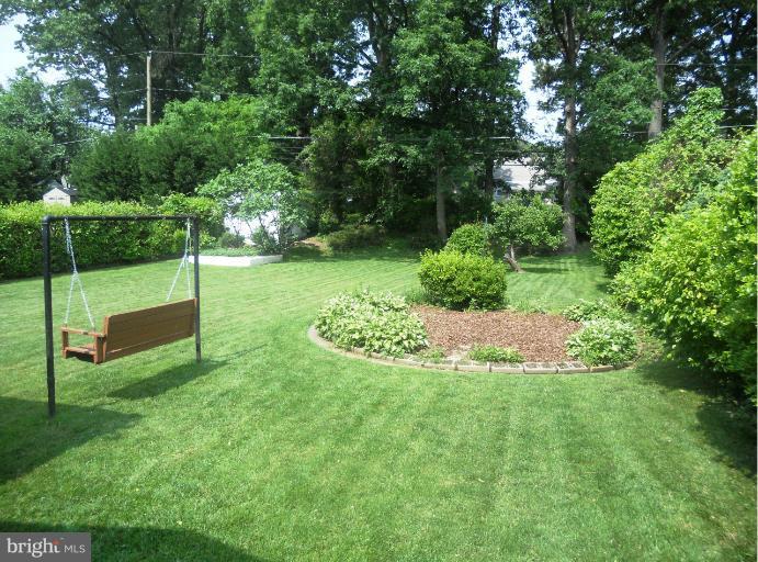 8116 Ridgely Oak Road Parkville, MD 21234 - Photo 4 of 27 Back Yard