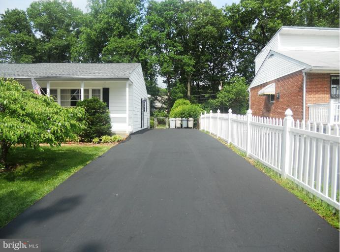 8116 Ridgely Oak Road Parkville, MD 21234 - Photo 7 of 27 Driveway