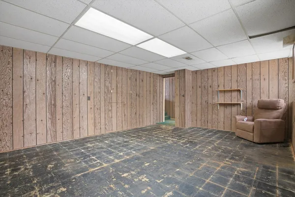 a view of livingroom with furniture