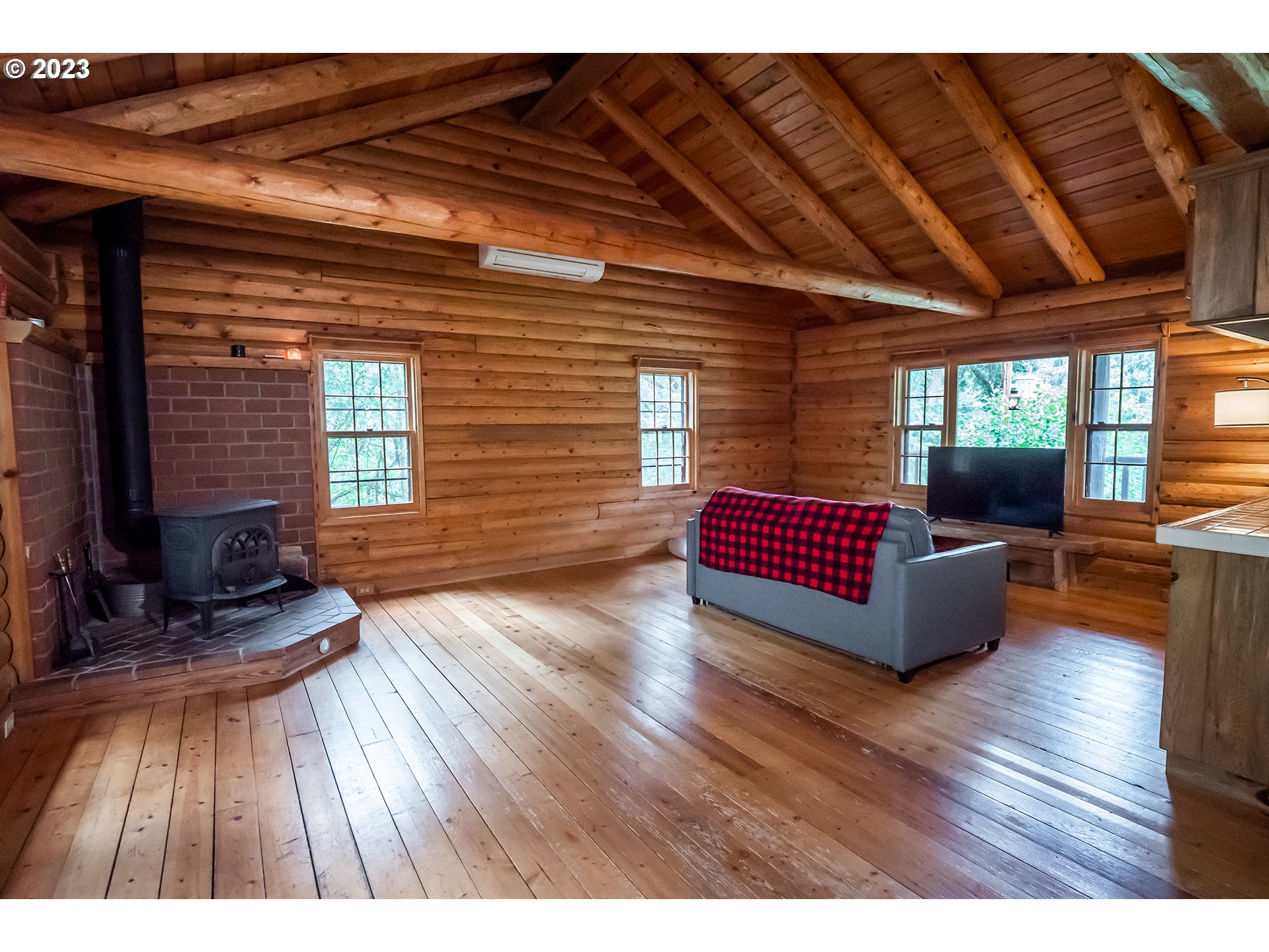 29588 Simmons Road Eugene, OR 97405 - Photo 12 of 44 a living room with furniture and wooden floors