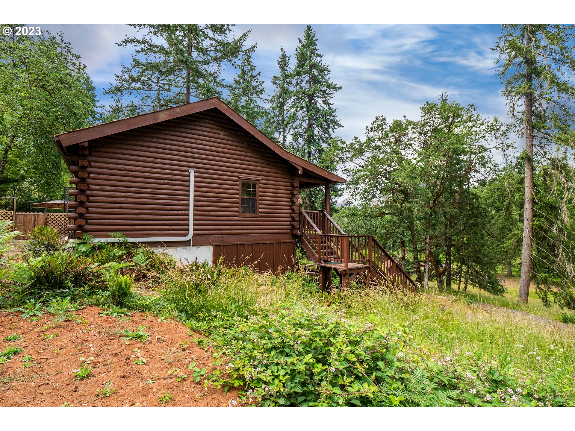 29588 Simmons Road Eugene, OR 97405 - Photo 31 of 44 a backyard of a house with plants and trees