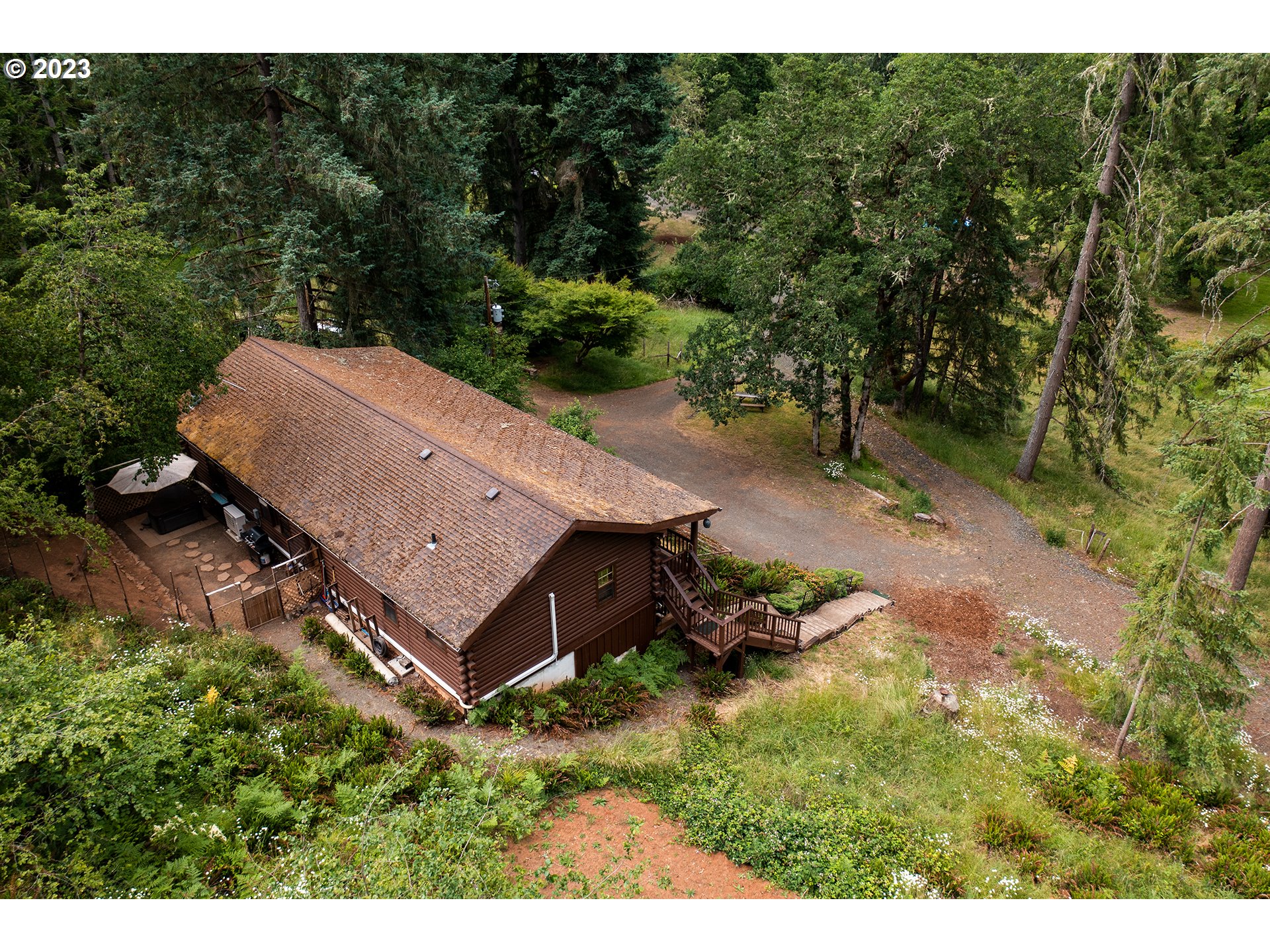 29588 Simmons Road Eugene, OR 97405 - Photo 37 of 44 a view of a backyard with plants and outdoor seating