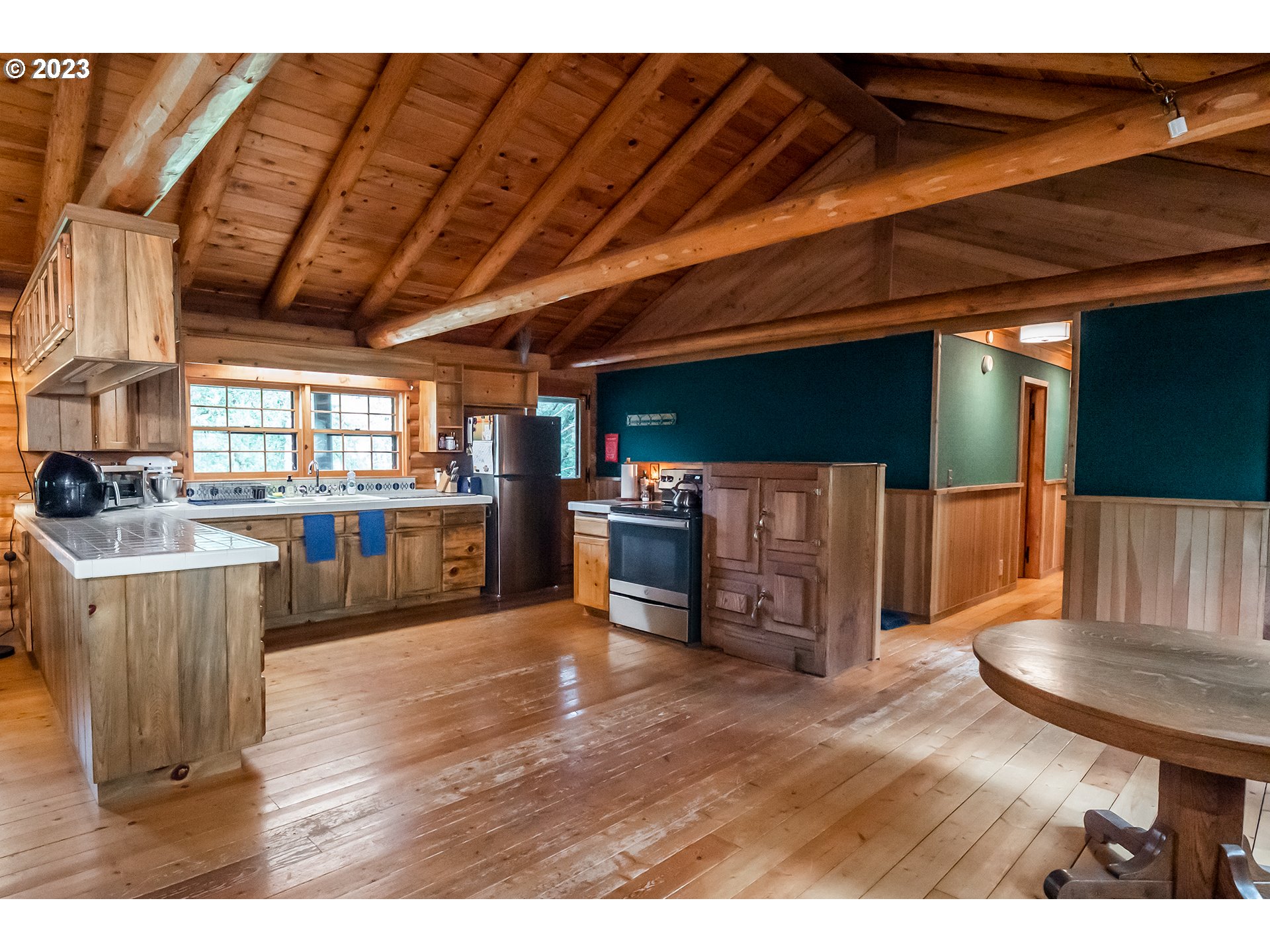 29588 Simmons Road Eugene, OR 97405 - Photo 6 of 44 a living room with furniture and a flat screen tv