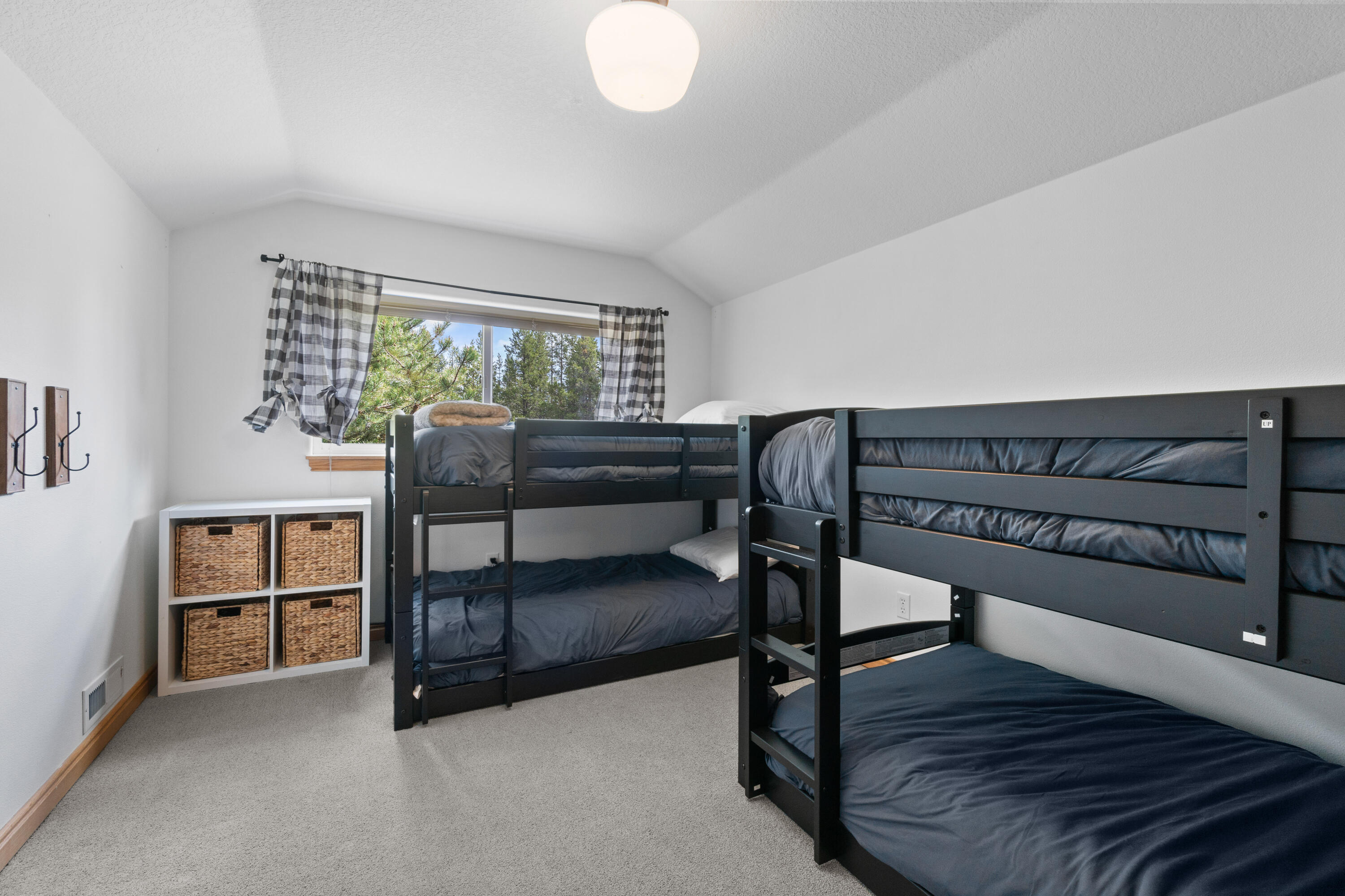 54761 Huntington Road Bend, OR 97707 - Photo 38 of 64 RileyVisualsa-92